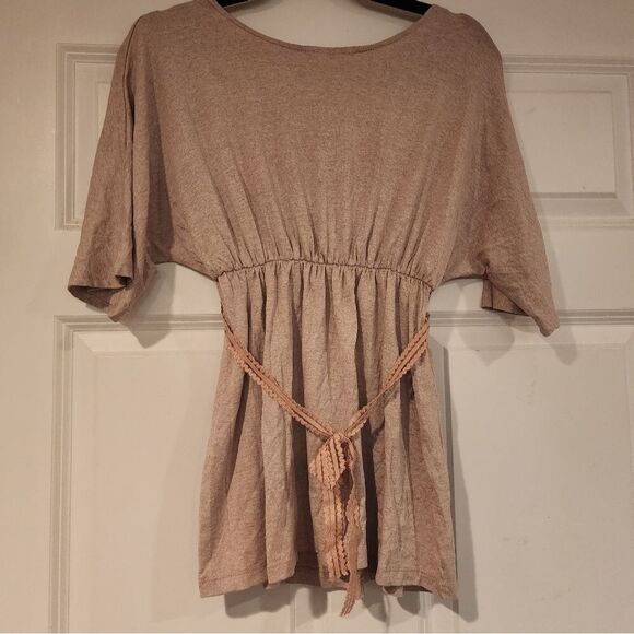 Stretchy tan and pink tie back maternity blouse - Picture 4 of 4